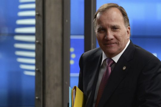 Έκρηξη κρουσμάτων στη Σουηδία, σε καραντίνα ο πρωθυπουργός