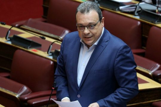 Φάμελλος κατά Χατζηδάκη για την εκτίναξη της τιμής ρεύματος 