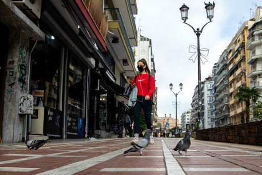 Διασπορά του κορονοϊού σε όλη τη χώρα – Θεσσαλονίκη και Αττική τα «πρωτεία»