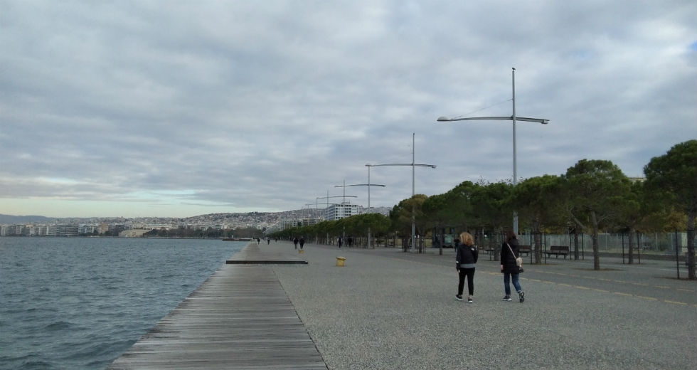 Κωδικός 6 και βόλτα στην άδεια Θεσσαλονίκη