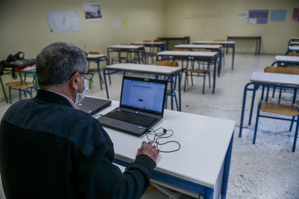 Η εξ αποστάσεως εκπαίδευση, «όχημα» για την παραπέρα απορρύθμιση του δημόσιου σχολείου;