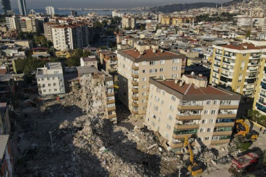 Τουρκία: Ξεπέρασαν τους 110 οι νεκροί, ολοκληρώνονται οι έρευνες