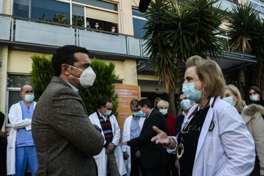 «Η κυβέρνηση αρνείται να στηρίξει τη δημόσια υγεία»