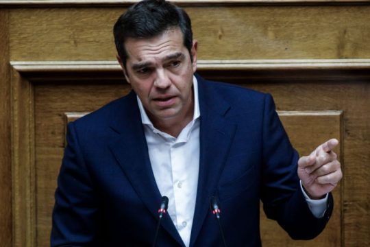 «Η πλειοψηφία των πολιτών στενάζει, κι εσείς διαρκώς θριαμβολογείτε»