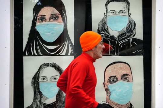 Πάνω από 250.000 νεκροί στις ΗΠΑ, επικίνδυνος μέχρι τέλους ο Τραμπ
