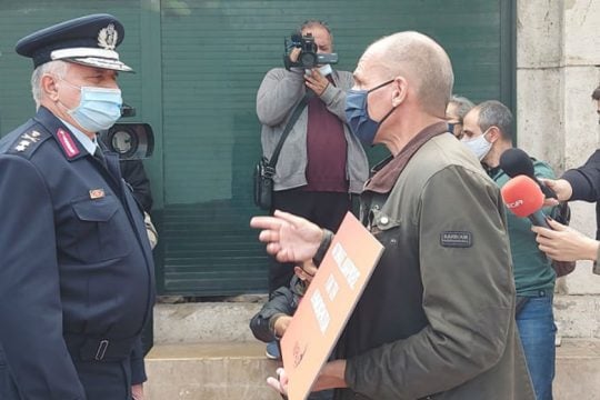 Γ. Βαρουφάκης: «Η κυβέρνηση εξ-Ορμπανίζει την Ελληνική Δημοκρατία»