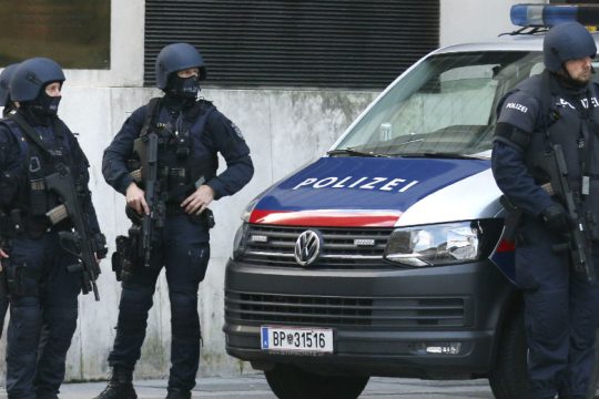 Βιέννη: Διέρρευσαν στοιχεία για τον δράστη της πολύνεκρης επίθεσης
