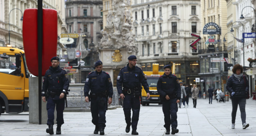 Από το εξτρεμιστικό περιβάλλον οι συλληφθέντες για την επίθεση στη Βιέννη