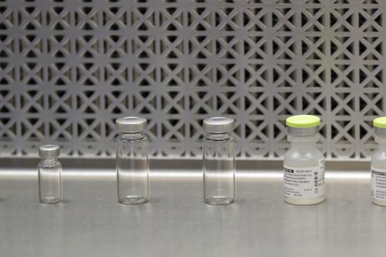 ΠΟΥ: Το εμβόλιο μπορεί να οδηγήσει σε προοδευτικό έλεγχο της πανδημίας