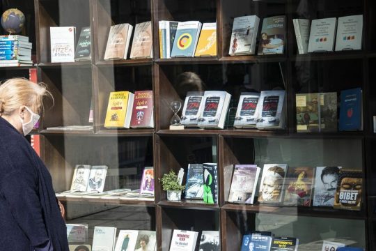 Βιβλιοπωλεία ανοιχτά, όπως τα φαρμακεία