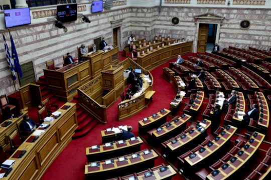 Κατά πλειοψηφία πέρασε το νομοσχέδιο του υπ. Εργασίας