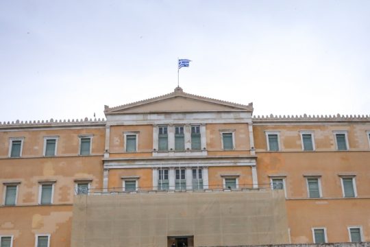 Πέθανε από Covid-19 γιατρός της Βουλής