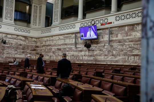 Κυβέρνηση και αντιπολίτευση μπροστά στο β’ κύμα