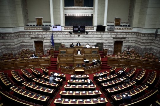 ΚΙΝ.ΑΛΛ: Ερώτηση βουλευτών προς τον Β. Κικίλια για τον εμβολιασμό κατά του COVID-19