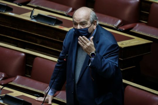 Πυρά ΣΥΡΙΖΑ, ΚΚΕ και ΜΕΡΑ25 για τις συλλήψεις φεμινιστριών στο Σύνταγμα