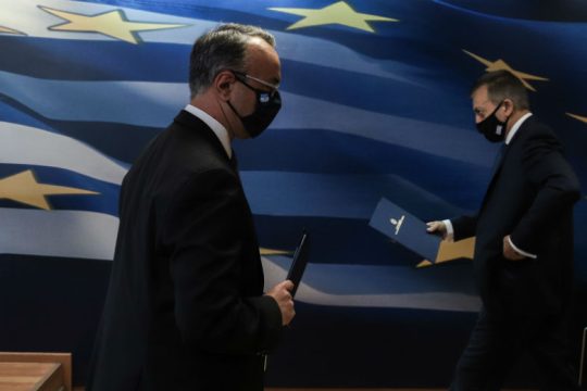 Κυβέρνηση: Ξεχάστε το κοινωνικό μέρισμα