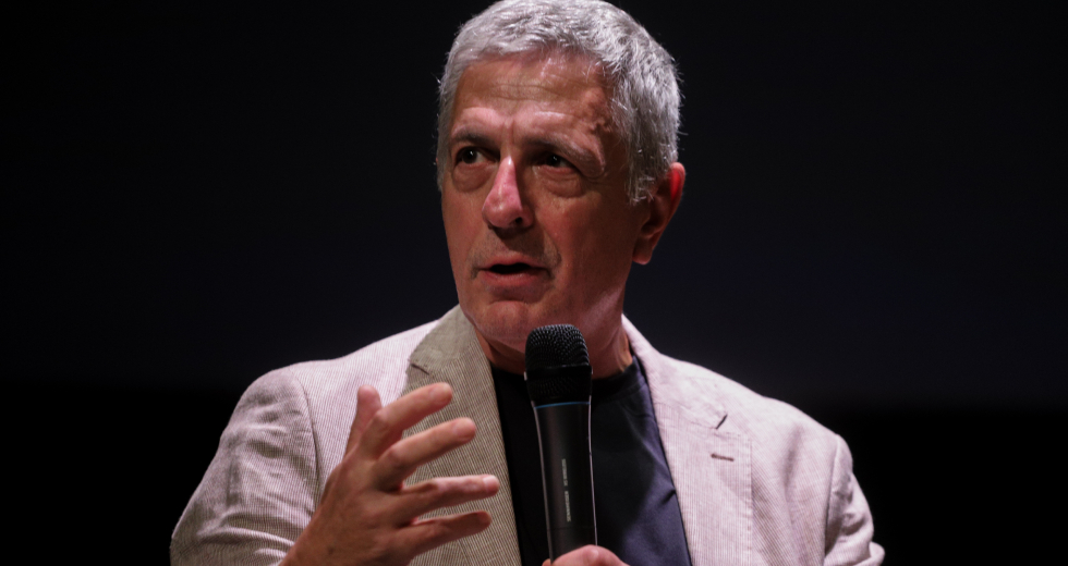 «Ο κ. Μητσοτάκης παριστάνει τον κεντρώο, ενοχλείται όταν τον παρομοιάζουν με τον Ορμπαν»