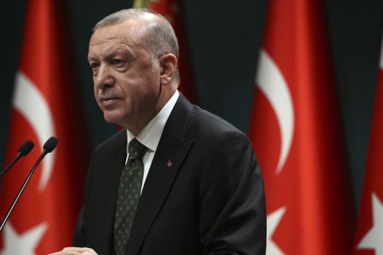 Στα «κάγκελα» ο Ερντογάν με τις αμερικανικές κυρώσεις