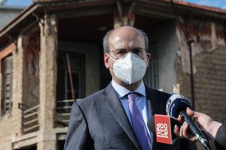 Αυτοψία Χατζηδάκη σε ετοιμόρροπα κτίρια