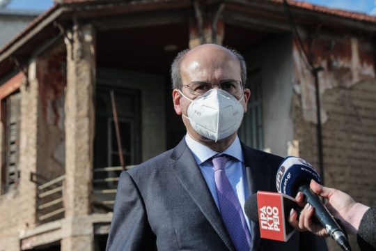 Αυτοψία Χατζηδάκη σε ετοιμόρροπα κτίρια