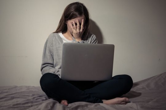Χάνονται οι φωνές και οι απόψεις των κοριτσιών στα κοινωνικά δίκτυα