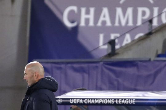 Στην κόψη του ξυραφιού