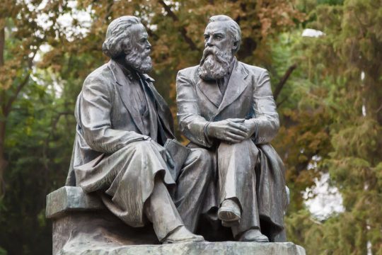 Καλά Χριστούγεννα, κύριε Ενγκελς