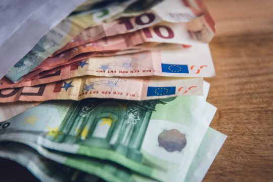 Εως 120 δόσεις για τα χρέη προς δήμους και διαγραφή προσαυξήσεων