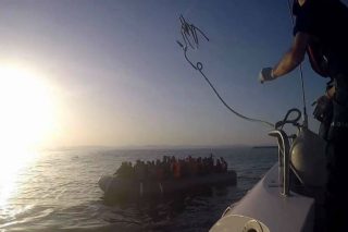 Τι απαντά η Aegean Boat Report στην επίθεση Μηταράκη