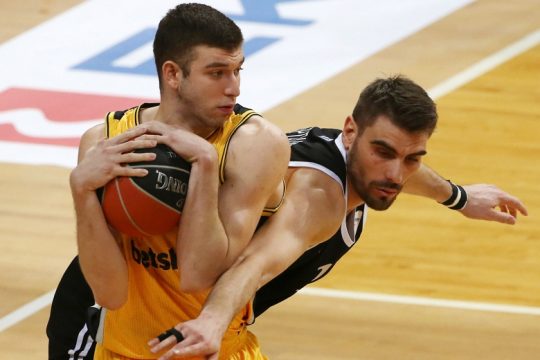 «Μαλλιά κουβάρια» για μια βολή στο ΟΑΚΑ