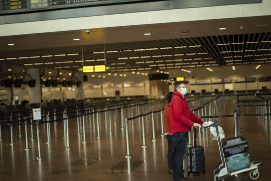 Προς κατάργηση των τεστ και της καραντίνας για τα αεροπορικά ταξίδια;
