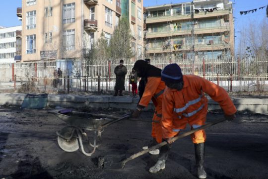 Πάνω από 15 νεκροί λόγω έκρηξης σε θρησκευτική τελετή στο Αφγανιστάν
