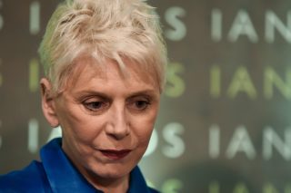 Λογόκριναν την Έλενα Ακρίτα στα «ΝΕΑ» για το σπίτι του Τσίπρα