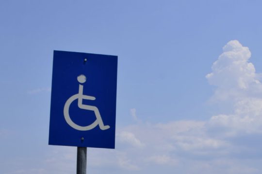 Άρση των άδικων απολύσεων στην Καλαμαριά ζητά η ΕΣΑμεΑ