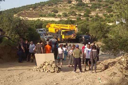 Ιεράπετρα: Καταγγέλλουν εργασίες με βαρέα οχήματα και δυναμίτη στο αιολικό