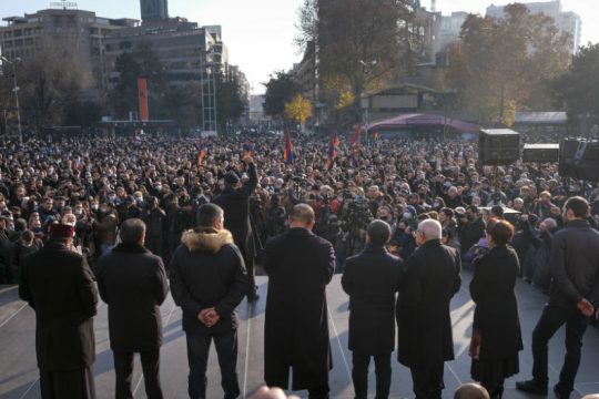 Φόρος τιμής στα θύματα του Ναγκόρνο Καραμπάχ από χιλιάδες Αρμένιους