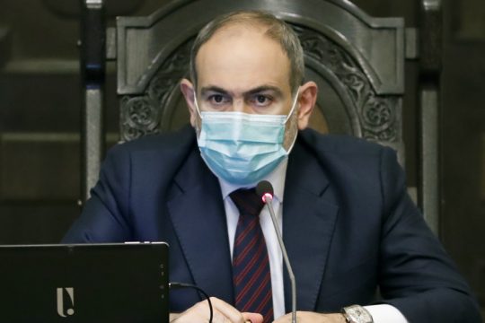 Αρνείται παραίτηση, εξετάζει πρόωρες εκλογές ο πρωθυπουργός της Αρμενίας