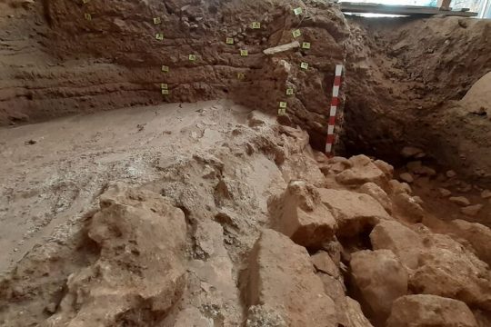 Σεισμοί, καταστροφές και η θυσία μιας κοπέλας