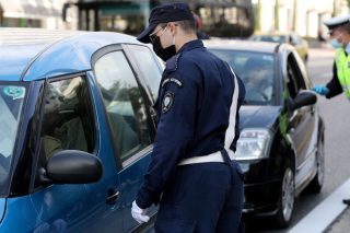 Αϊ-Βασίληδες ντυμένοι αστυνομικοί θα μοιράσουν… πρόστιμα