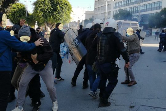 Άγρια καταστολή από την αστυνομία στα Χανιά