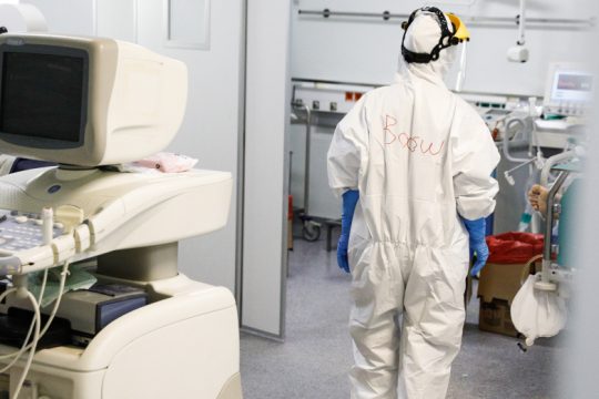 Ανησυχία για τα 2.200 κρούσματα της χθεσινής ημέρας