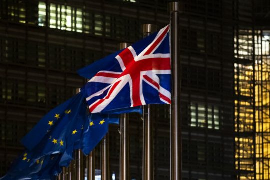Παράταση διαπραγματεύσεων ως την Κυριακή, το αδιέξοδο Ε.Ε.-Λονδίνου παραμένει