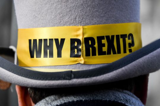 Αχτίδα φωτός για Brexit με εμπορική συμφωνία