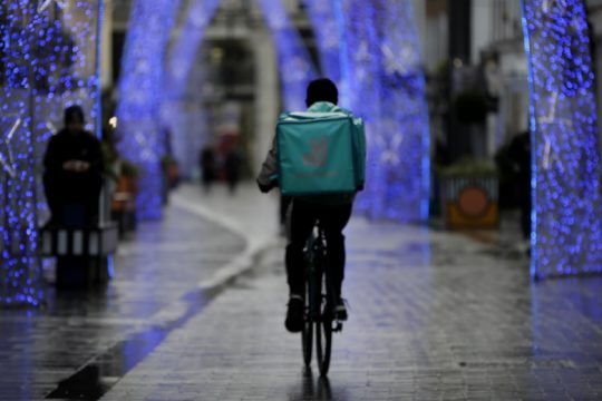 Ρεκόρ ημερήσιων κρουσμάτων στη Βρετανία, στα ύψη οι θάνατοι