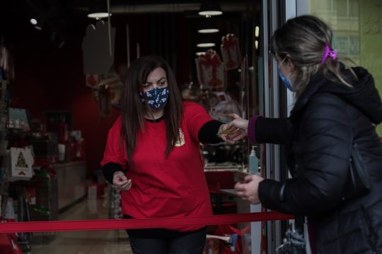 Ξαναμοιράζεται ο τζίρος του λιανεμπορίου