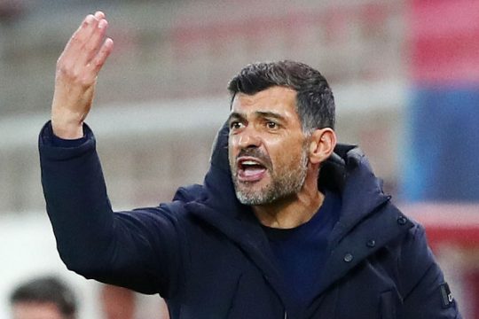 «Γιατί μιλούσατε υποτιμητικά για τη σχολή μας;»