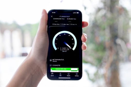 Η COSMOTE φέρνει πρώτη στην Ελλάδα το 5G