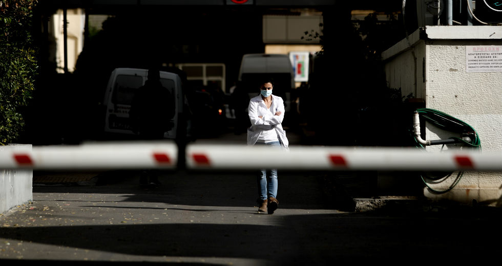 Καχυποψία και φόβος στην εποχή του κορονοϊού