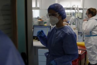 Σε 10 μέρες έχουμε ήδη το 53% των συνολικών θανάτων του Νοεμβρίου