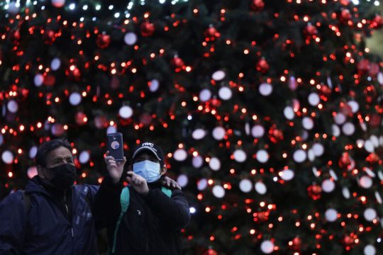 Η Ευρώπη… αναστέλλει τις γιορτές λόγω του ιού